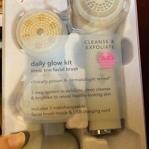Conair Daily Glow Kit Sonic Trio Facial Brush (exfoliate cleanse brighten) w/USB
